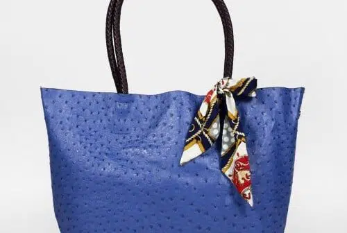 sac bleu avec ruban noeud