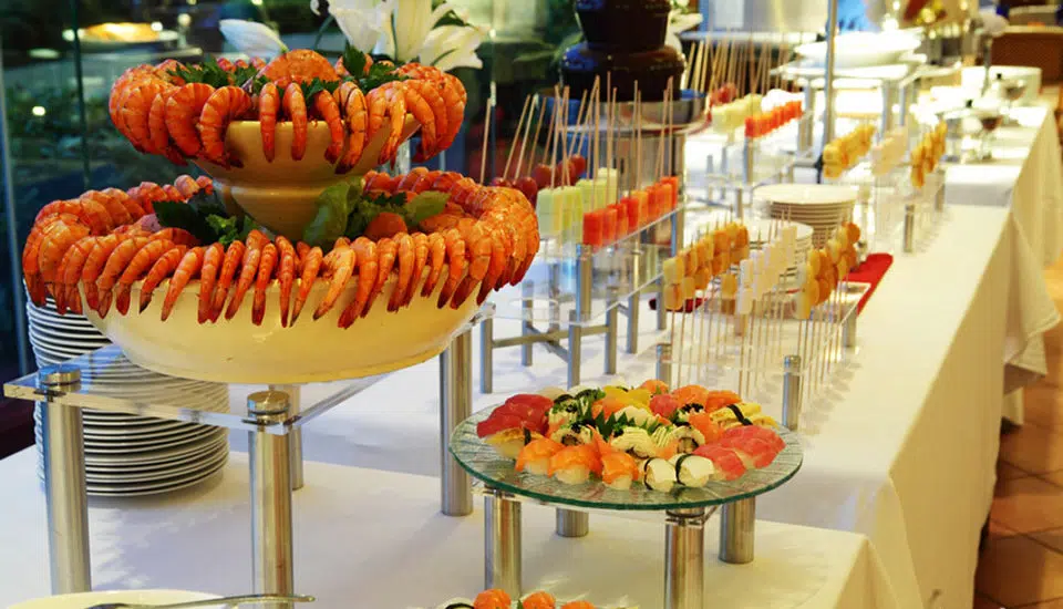 Service traiteur: la parfaite association de manger et plaisir