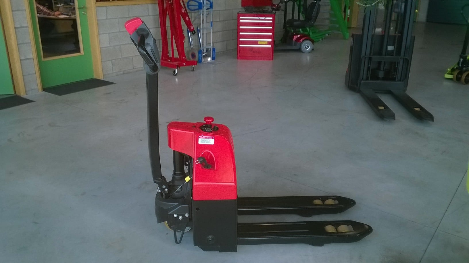 Transpalette, gerbeur et chariot élévateur: quelles différences?