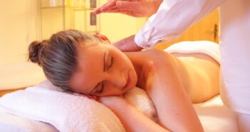 Le massage ayurvédique: origines, fondements, principe et bienfaits