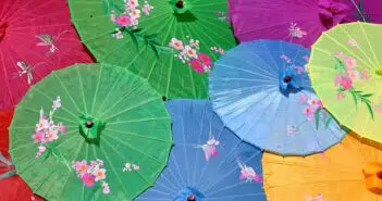 Parapluie, parasol et ombrelle : quelles différences ?