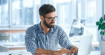 Comment retourner une tâche par e-mail ?