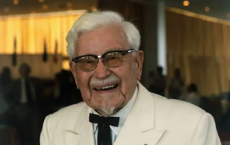 Colonel Sanders (sa taille, son poids) qui est sa femme