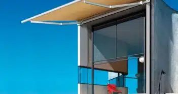 Comment installer un store manuel sur votre balcon avec un produit metal2000
