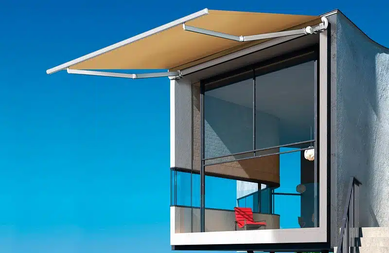 Comment installer un store manuel sur votre balcon avec un produit metal2000
